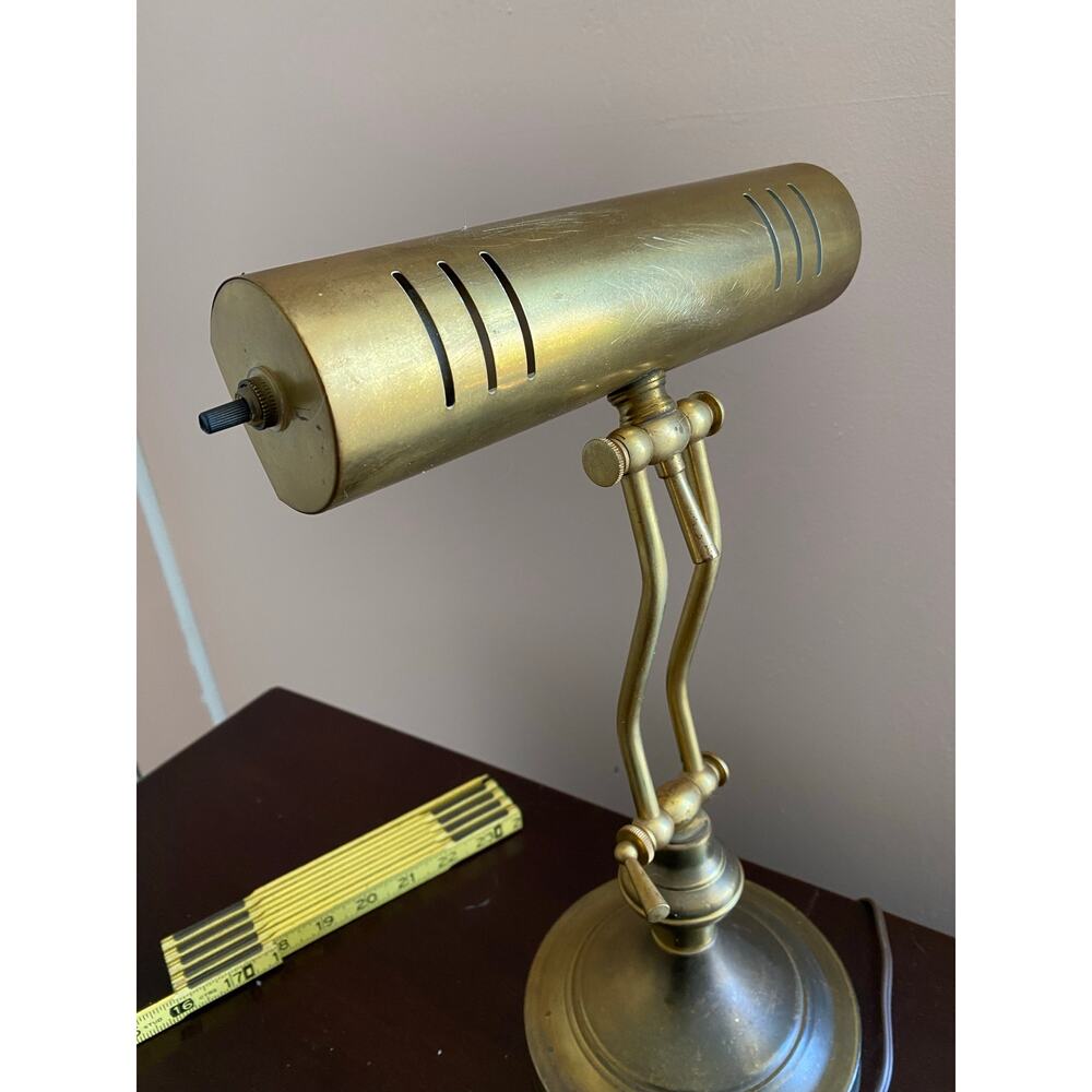 vintage adjustable brass-tone desk lamp
banker's or piano lamp ,good condition